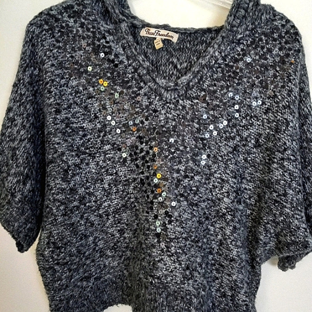 True Freedom hooded short sleeve sequin design cropped sweater. L